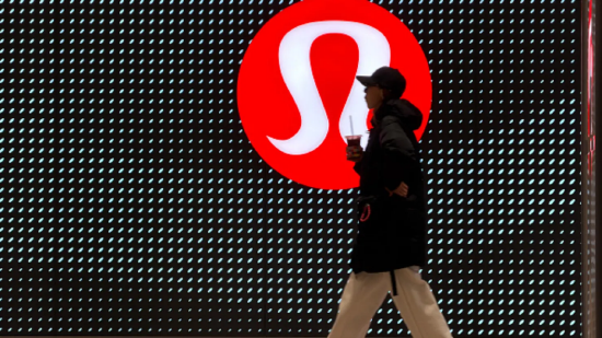 受代理权之争与关税拖累，Lululemon 发布疲软业绩
